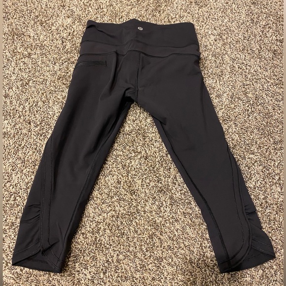Never Worn! Lululemon crop leggings - Picture 5 of 6